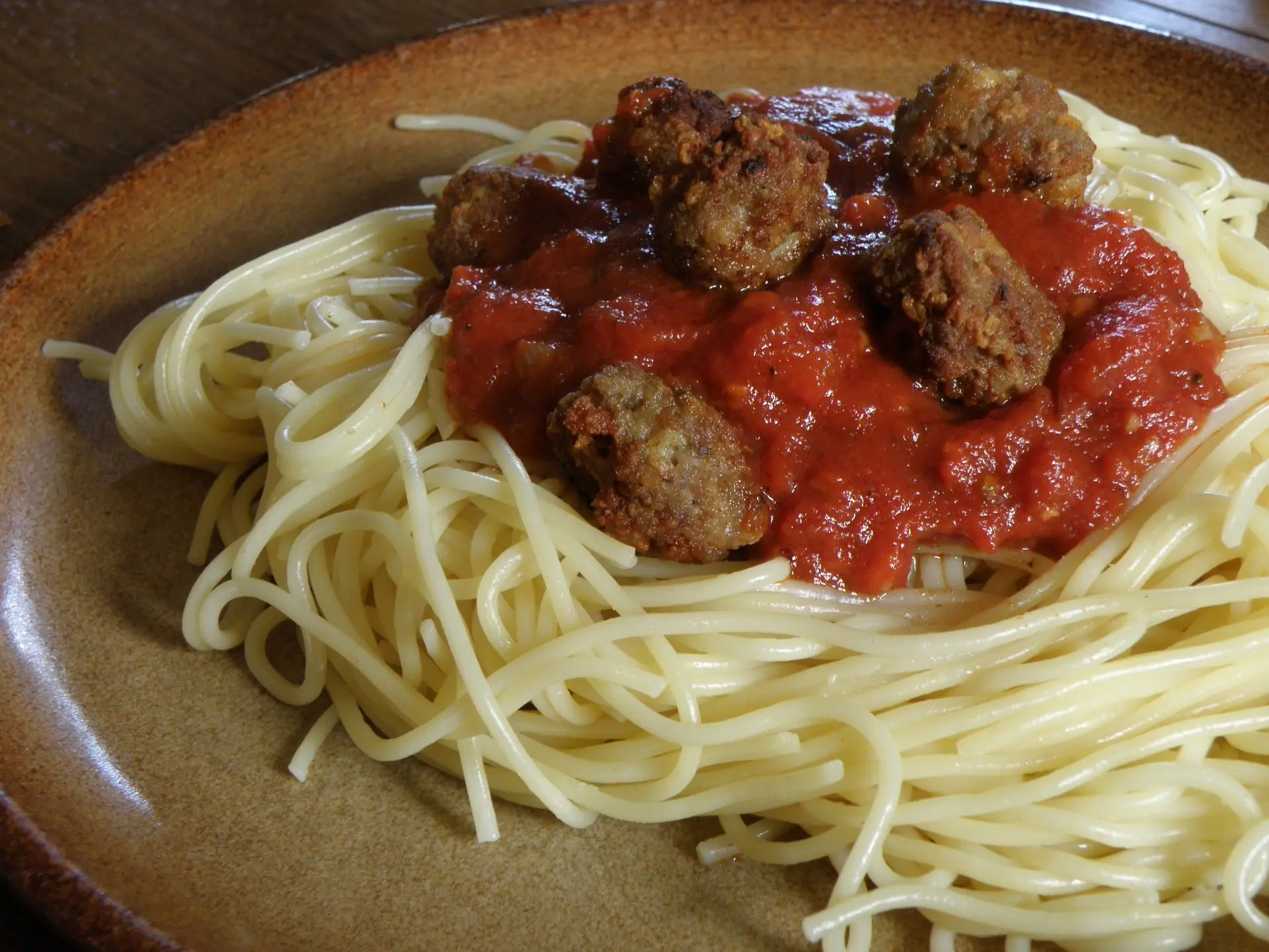 Spaghetti with marinara and meatballs on a plate